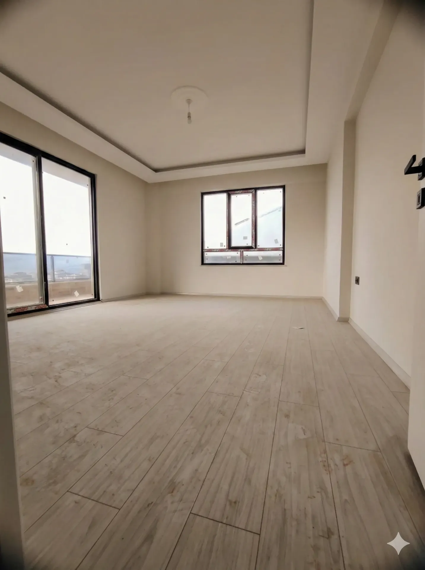 ÇİFTLİKKÖY BAYRAKTEPEDE MUHTEŞEM MANZARALI SIFIR DUBLEKS